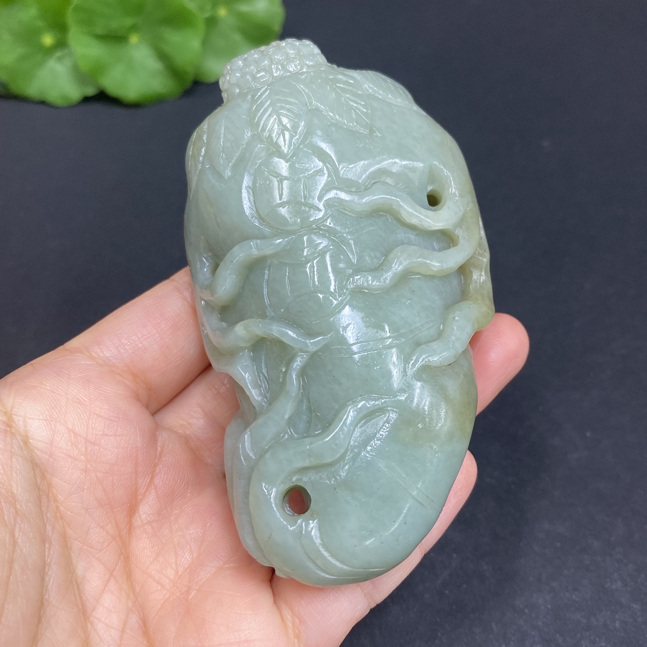 H32703764 Hetian Jade Handheld Carving Ginseng Total Weight: Approx. 171.3g