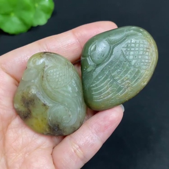H31692899 Hetian Jade Pendant    Parrot    Swan    Total Weight Approx. 50.9g    Undetermined Skin Color Origin