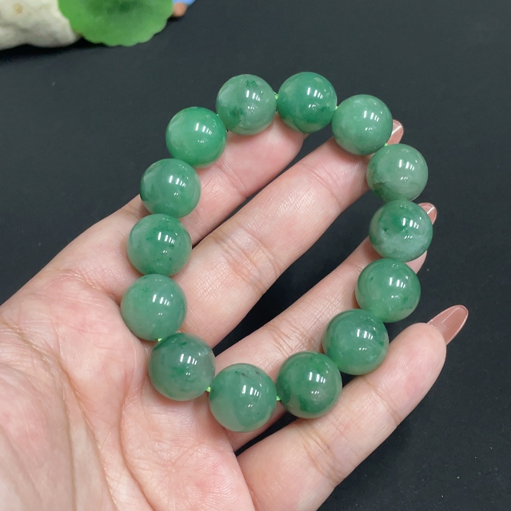 H35100109 African Emerald (Dulong Jade)
