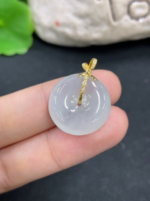 F46571448 翡翠挂件   平安扣     18k 配镶钻石  货品总重约3.9g