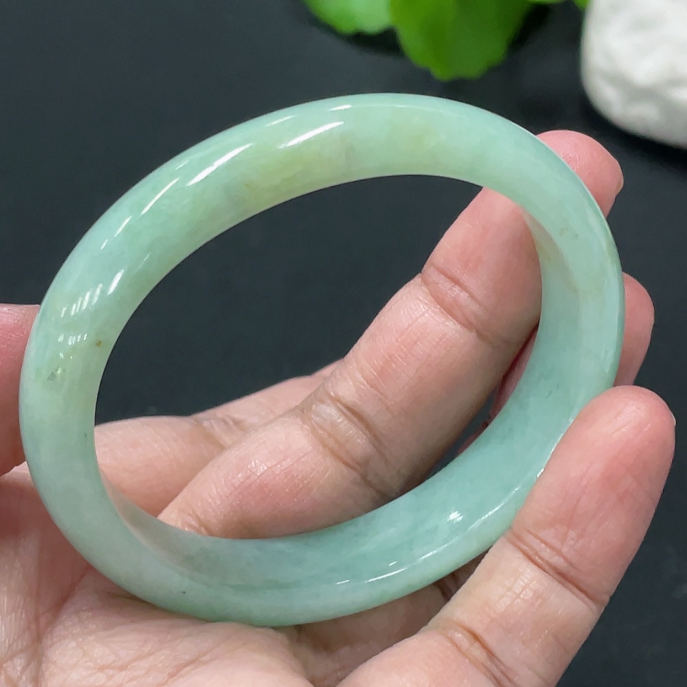 F32821359 Jadeite Concubine Bracelet 38.39g 52.3/44.3 Size