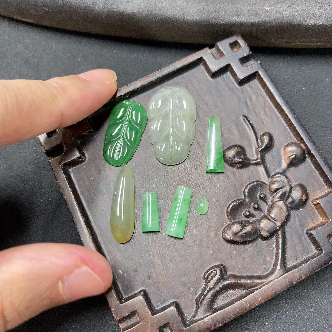 F1218953 Jadeite inlaid pieces (lot sale with纹裂)