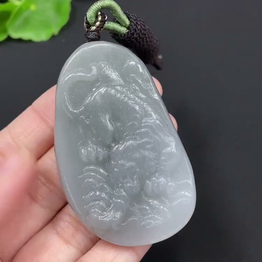 H27073349 Hetian Jade Pendant - Fierce Tiger Descending the Mountain
