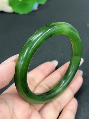 H46521303 和田玉碧玉圆条手镯 圈口59.5 货品总重约55.4g