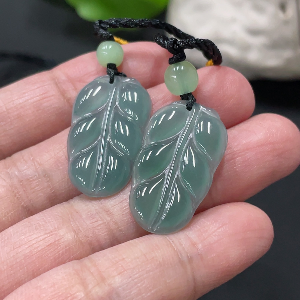 F34978295 Jadeite leaf pendant with non-A grade beads