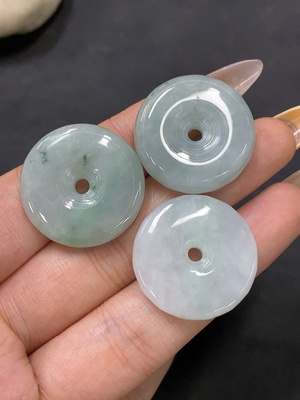 F29416322 Emerald Pendants Wholesale Lot