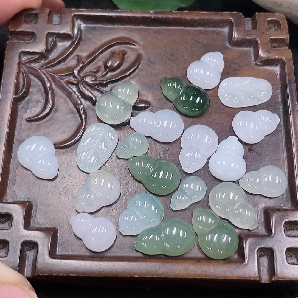 F32773056 Jadeite Inlaid Pieces Sell as a Lot