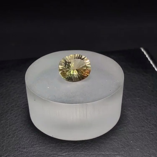 C25913594 Crystal Loose Stone Total Weight about 6.75 Carats
