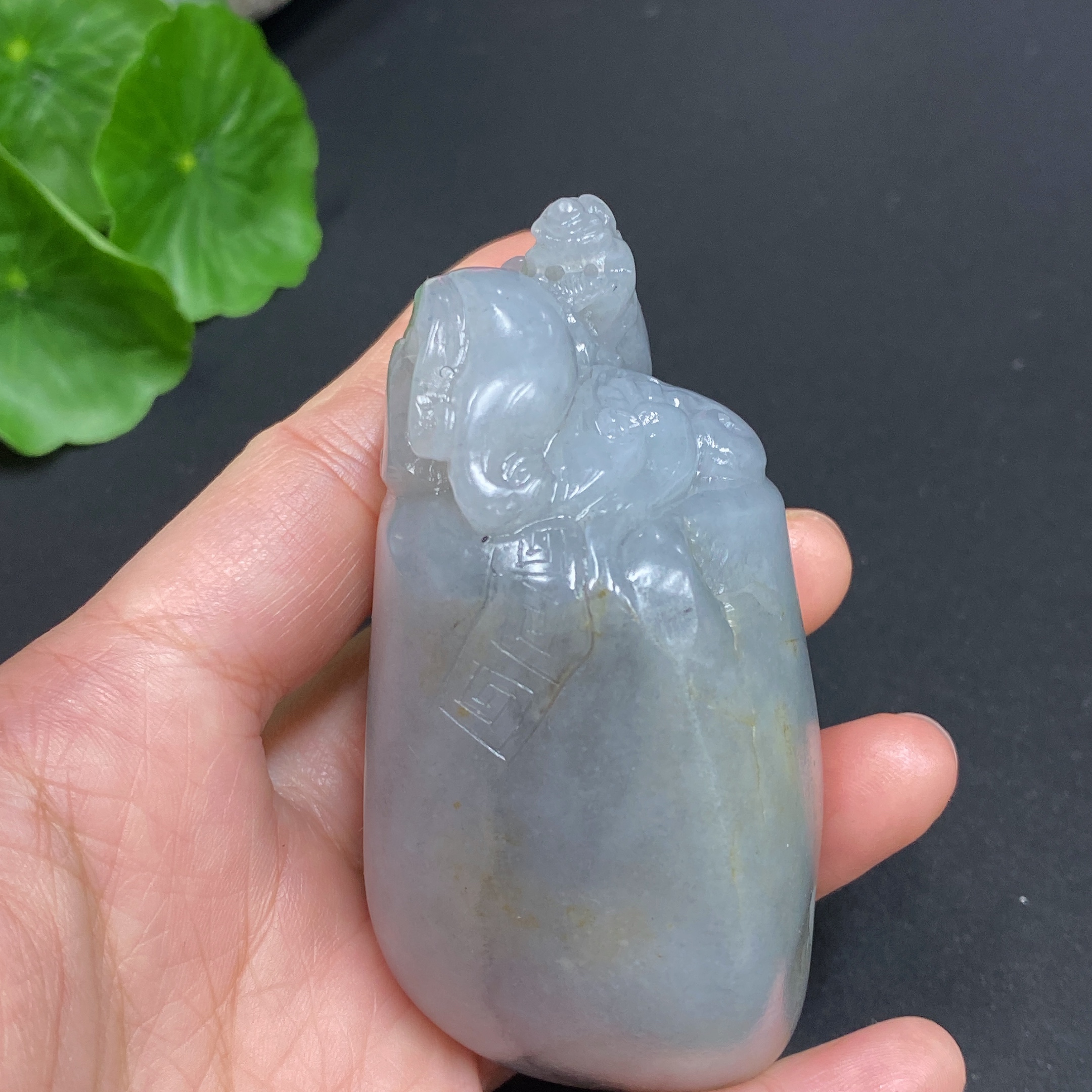 H24758624 Hetian Jade Handheld Piece, Auspicious Beast, Total Weight Approx. 159.4g, Undetermined Skin Color Origin