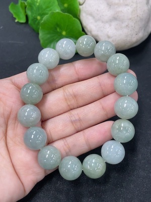 F46567697 翡翠手串 卡12.8mm左右  货品总约重57.82g