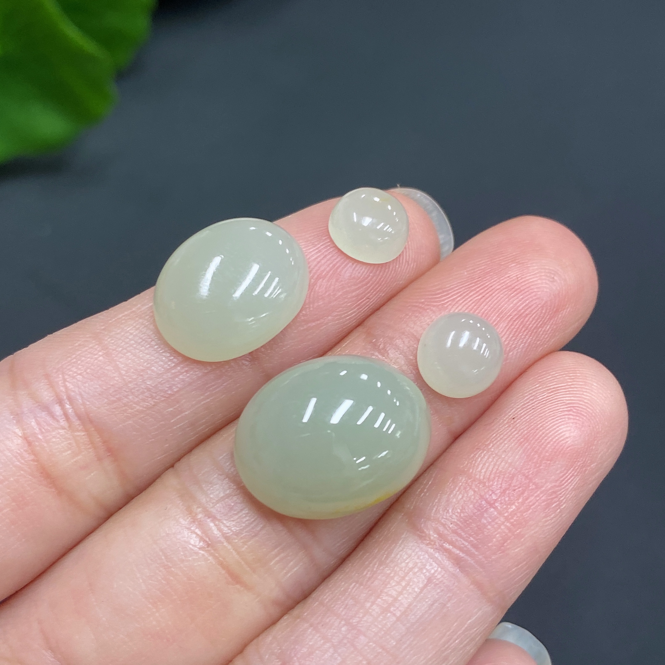 H16784404 Hetian Jade Egg Pendant, Total Weight Approx. 4.8g
