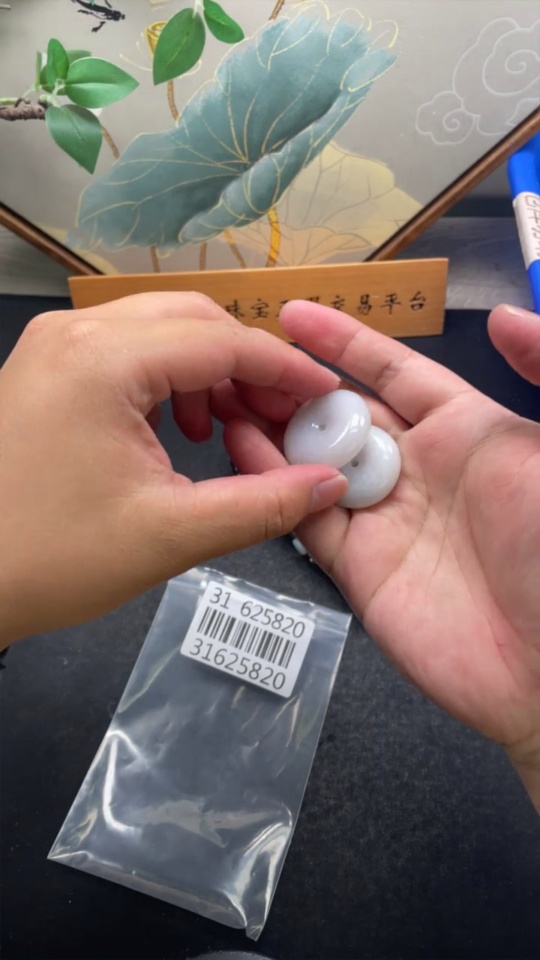 F31625820 JadeitePeace Pendant