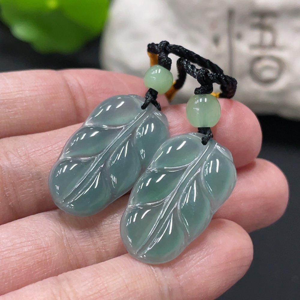 F34978295 Jadeite leaf pendant with non-A grade beads