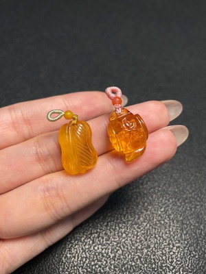 C34991347 Amber Beeswax Pendant with Colorless Coating, Total Weight Approx. 2.25g, Sell as a Lot