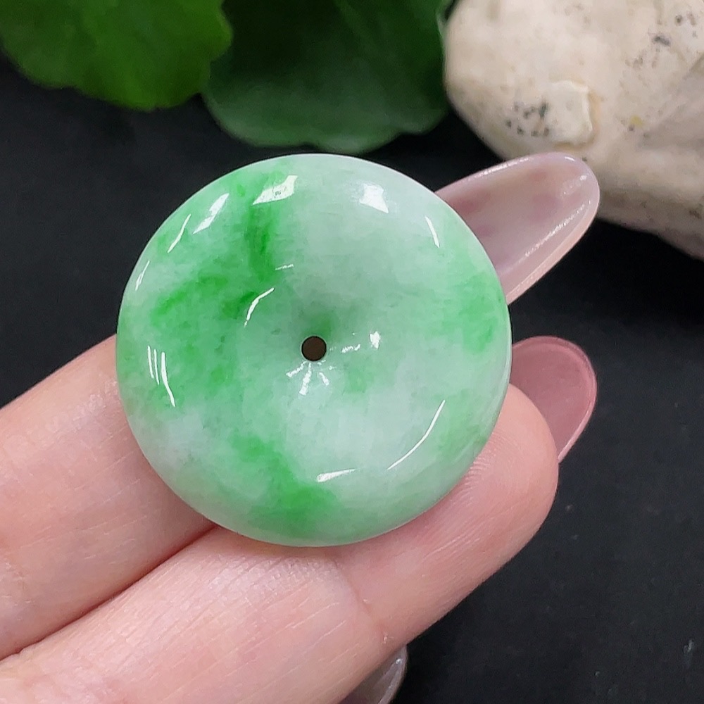 F34032885 Jadeite Peace Knot Pendant Total Weight Approx. 8.06g