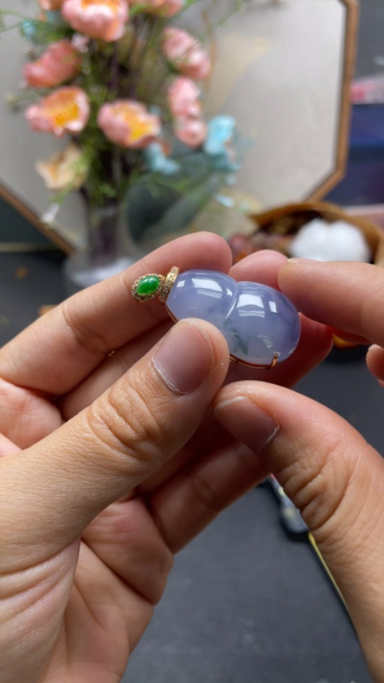 F30557910 Jadeite Gourd Inlaid Pendant 18K Gold Inlaid Total Weight Approx. 10.79g