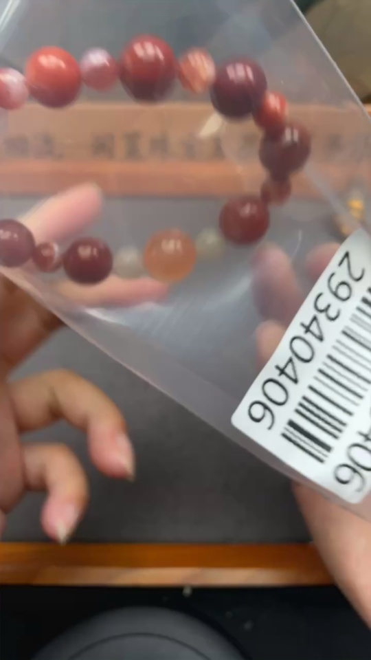 C29340406 South Red Agate Bracelet, approx. 7.7-12.2mm, total weight about 32.27g, visible organic matter, with Hetian Jade