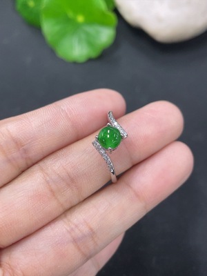 F46550739 翡翠镶嵌戒指 非金 活口 货品总约重1.47g