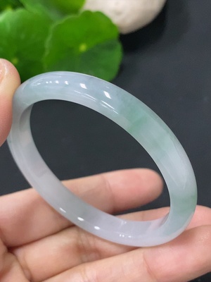 F30524256 翡翠正圈手镯 圈口45.6mm 货品总约重17.64g