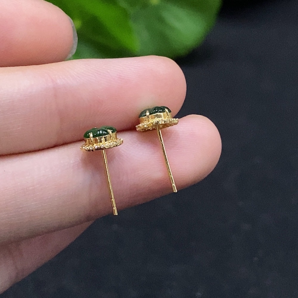 F34028350 Jadeite earrings set in 18K gold with diamond accents, total weight approximately 0.87g (excluding ear stoppers)
