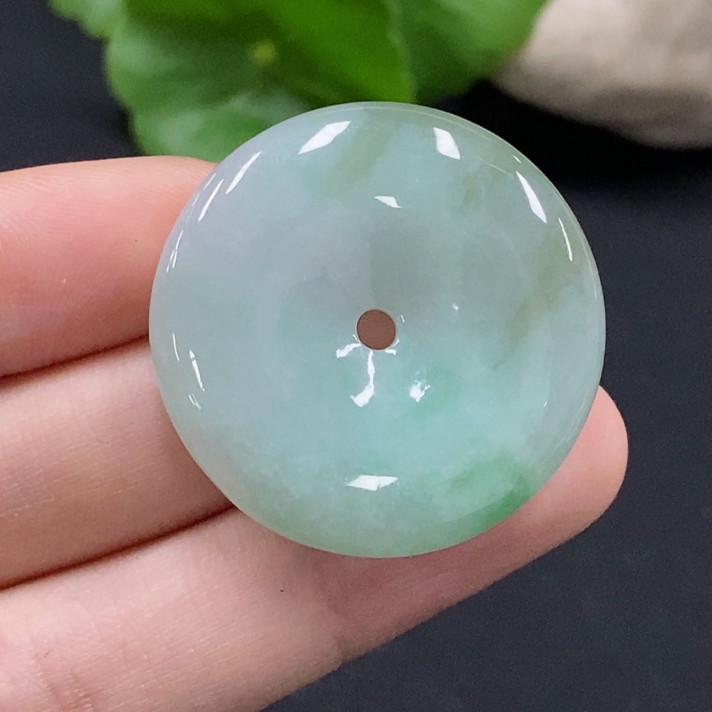 F35115465 Jadeite Peace Knot Pendant Total Weight Approximately 14.85g