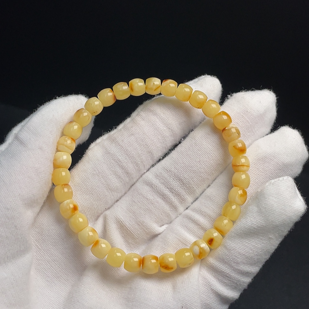 C34995231 Amber Beeswax Bracelet, Total Weight Approx. 4.55g, Size About 6.1mm