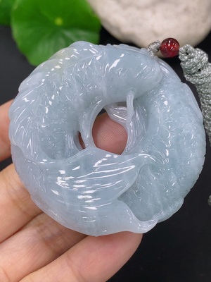 F41906344 翡翠挂件年年有余 货品总约重 含绳67.5g