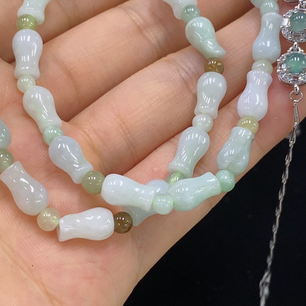 F34948624 Jadeite bracelet non-gold yellow color origin undetermined