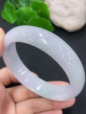 F43139623 翡翠正圈手镯 圈口59mm 货品总约重69.17g