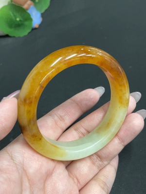 H33863743 Xiuyu (Serpentine Jade) Round Bracelet