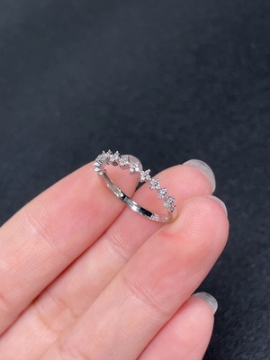 M43152210 钻石镶嵌戒指  18k金   12圈口  货品总重约1.30克   印记  D0.108ct