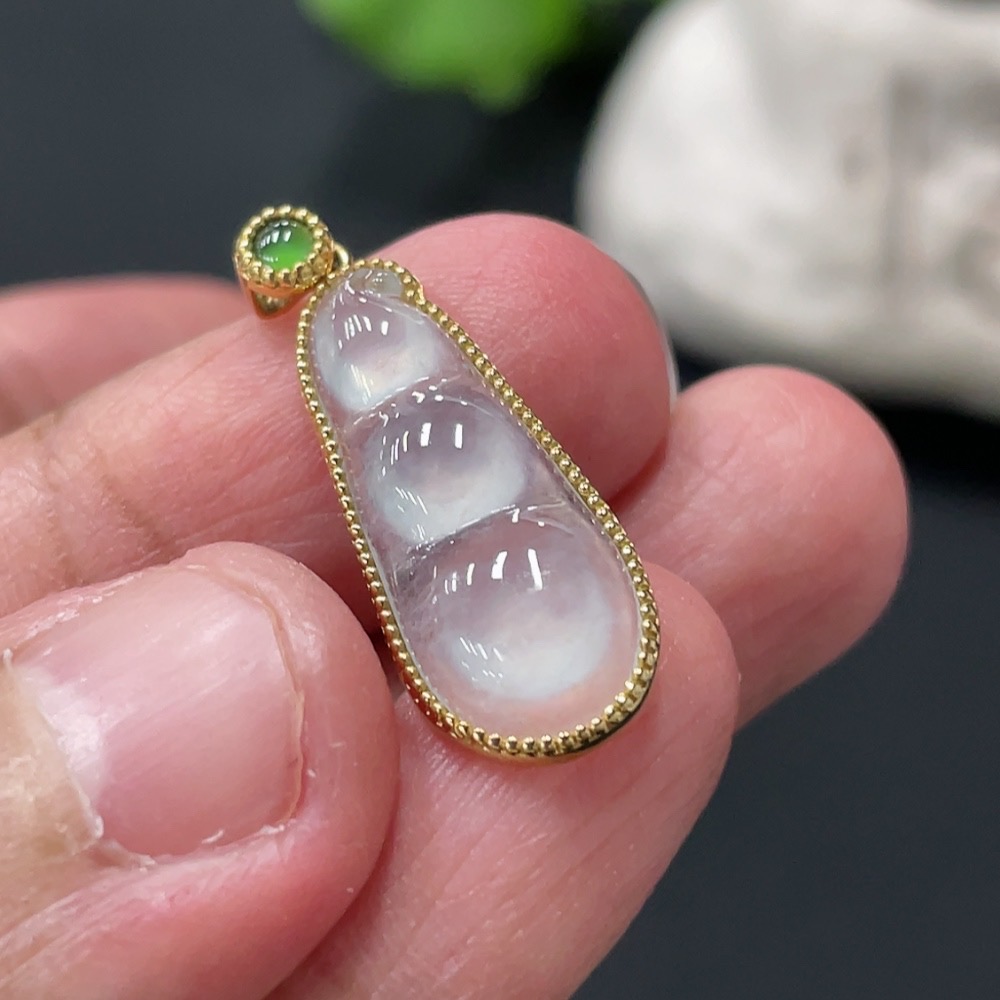 F30520074 Jadeite Lucky Bean Pendant Set in 18K Gold