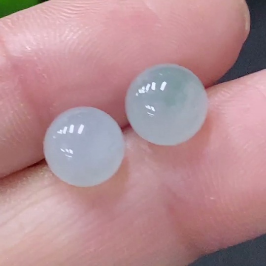 F35116405 Jadeite Earrings with 18k Gold, Total Weight Approximately 1.25g