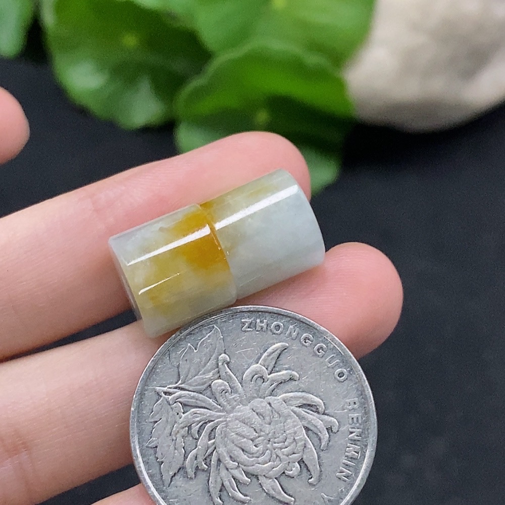 F34055971 Jadeite Road-Road-Pass Pendant, the color origin of the yellow part is undetermined
