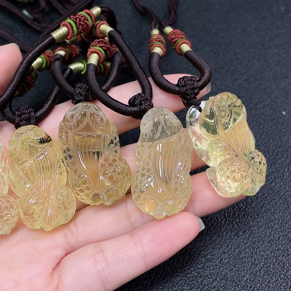 C34989323 Crystal Pendant Total Weight Approx.87.45g With Rope Sell as a Lot