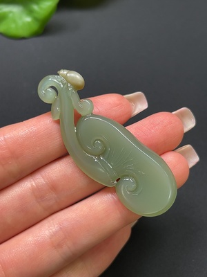 H42980760 和田玉如意挂件 总重约8.5g