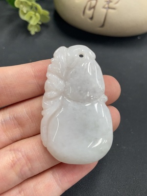 F10123408 Jadeite Pendant Gourd