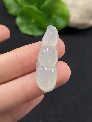 F34075308 Jadeite Auspicious Bean Inlay Piece Total Weight Approx. 3.17g