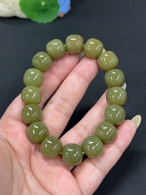 H41947225 和田玉手串 卡13.7 mm左右 货品总重约74.5g