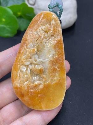 F42955210 翡翠花开富贵挂件 货品总重量约67.4克（含绳重）