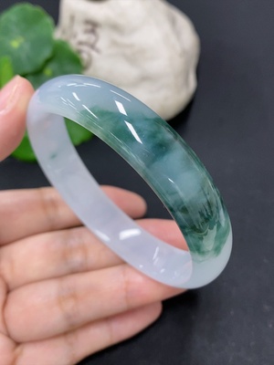 F42955780 翡翠正圈手镯 圈口58.8 货品总重约42.9克