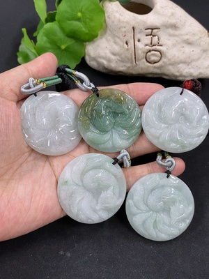 F46524661 翡翠挂件 一手走