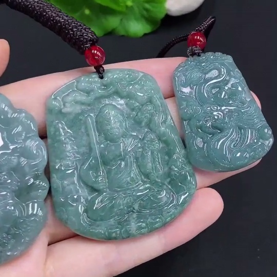 F30555576 Jadeite Pendant with Non-Jadeite Beads