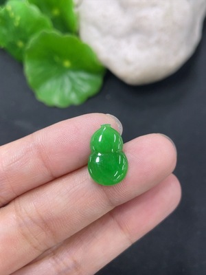 F46550556 翡翠镶嵌件葫芦 货品总约重0.56g