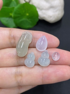 F46594288 翡翠挂件+蛋面一手走