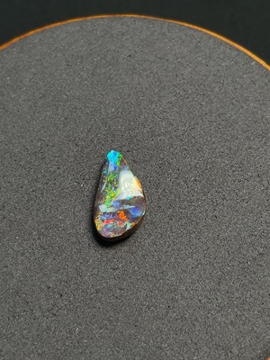 C42963163 欧泊裸石  货品总约6.03克拉  颜色成因未定  基底不确定天然成因