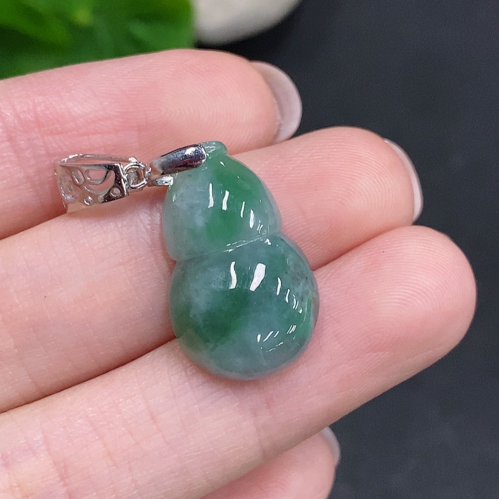 F34003362 Jadeite Gourd Pendant Non-Gold Inlaid Total Weight Approx. 2.8g