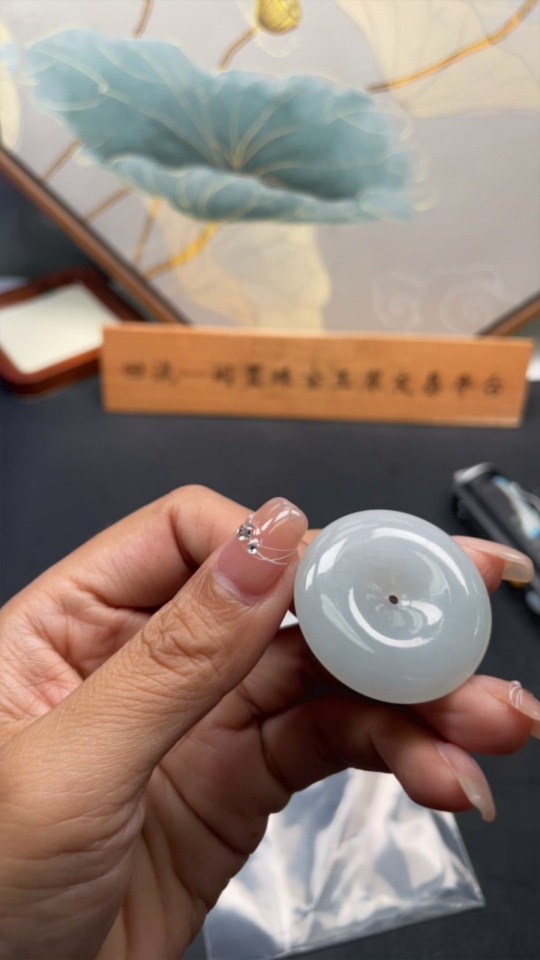 F31596237 Jadeite Peace Knot, Total Weight Approximately 14.4g