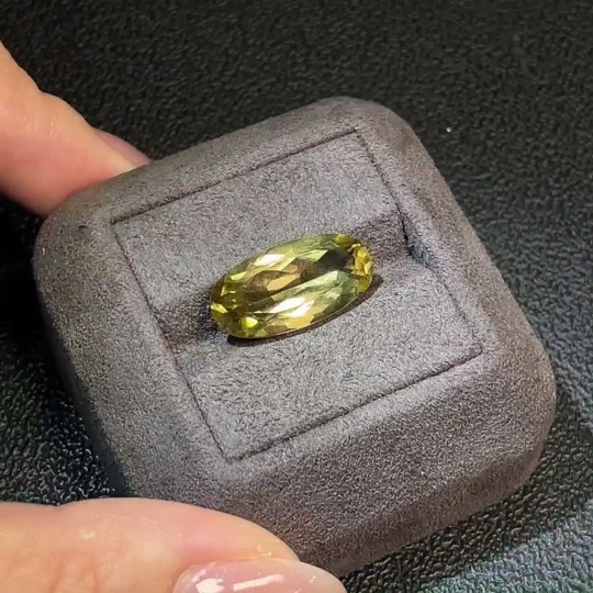 C29403329 Crystal Rough Stone Total Weight Approx. 8.79ct