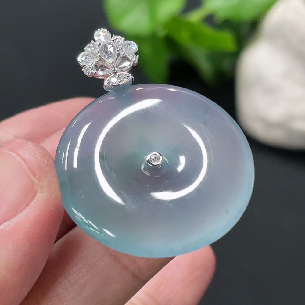 F35109494 Jadeite Pendant Peace Buckle 18k with Diamond Accent Total Weight Approx. 11.43g